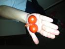 Linksmos, juokingos formos pomidorai